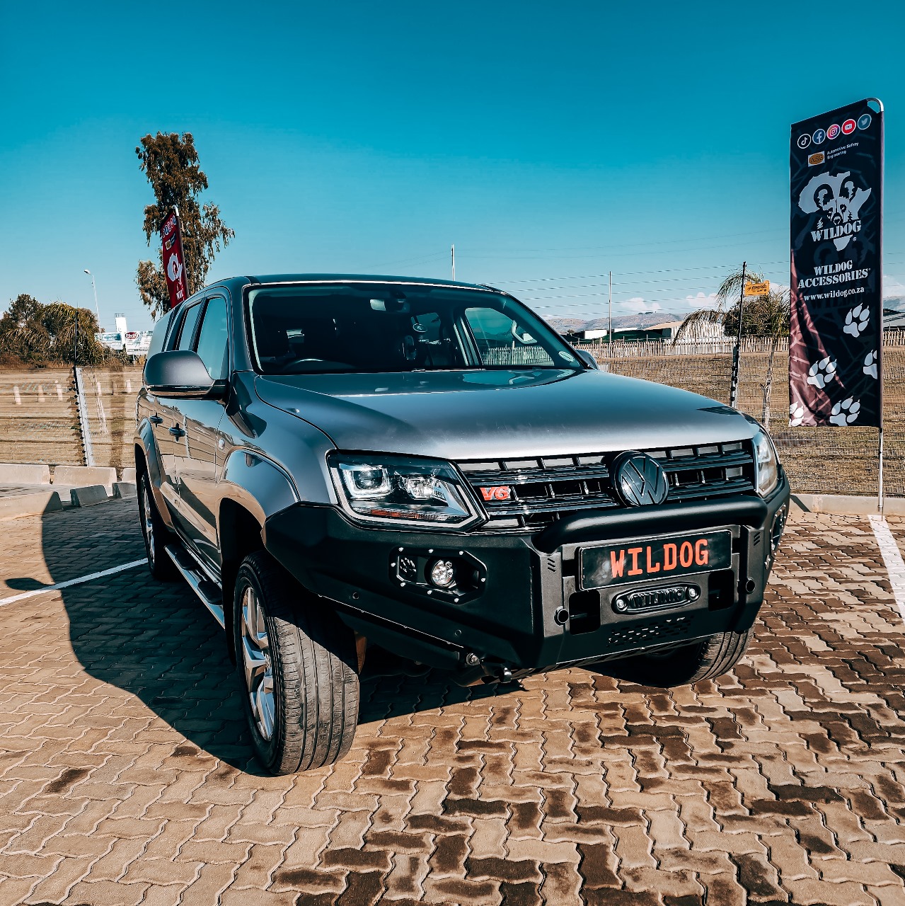 front-replacement-bumper-amarok-black-with-nudge